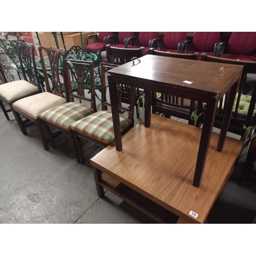 556 - An oak coffee table, butlers tray with stand and two pairs of dining chairs