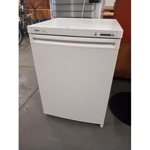 390 - A Bosch logixx fridge