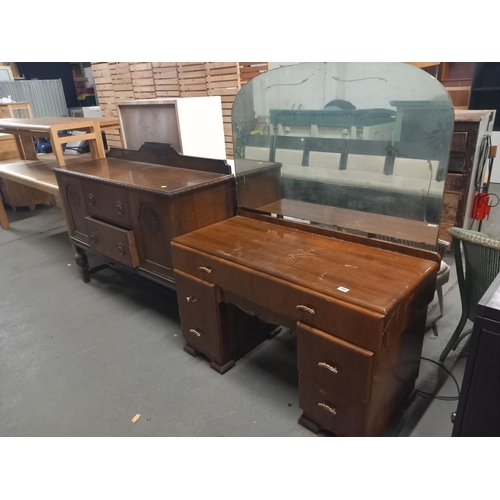 442 - An oak sideboard and a mahogany dressing table