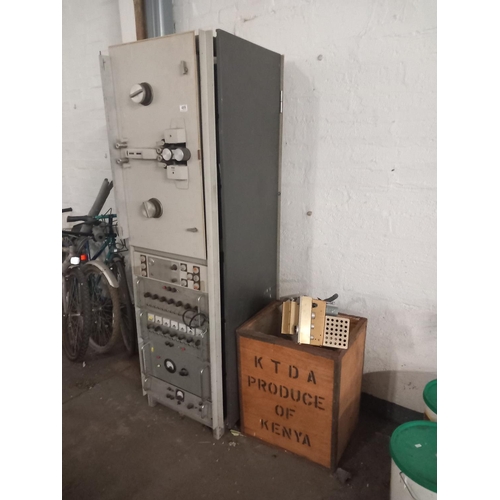 489 - Vintage recording equipment to include amplifiers, reel to reel tap - housed in a metal cabinet toge... 