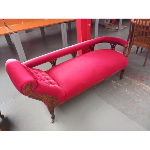 107 - An Edwardian upholstered chaise longue