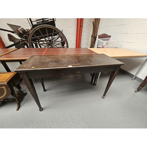 155 - A Grant Mitchell & Co Ltd oak hall table