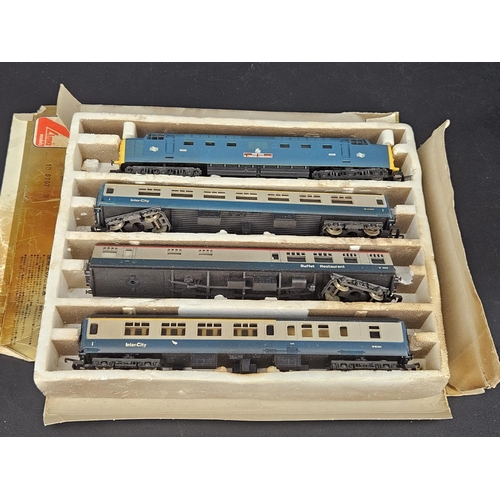 227 - A vintage Lima train set