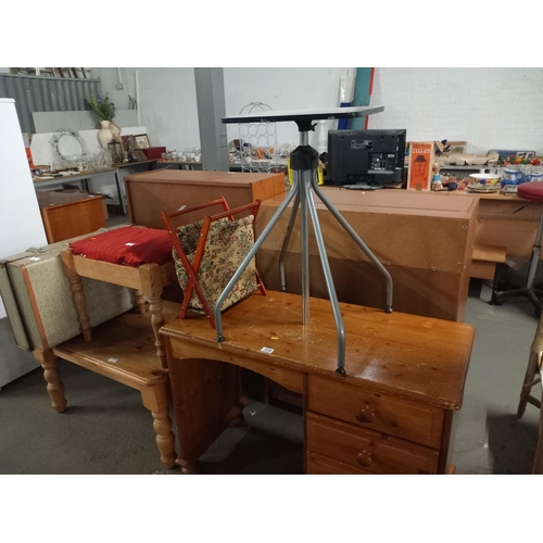 374 - A pine single pedestal desk, stool and coffee table