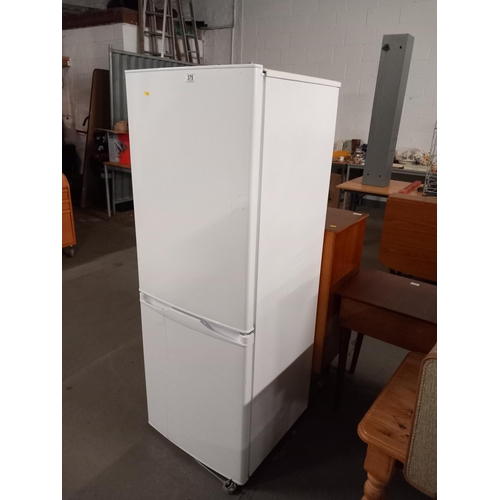 375 - A fridge freezer