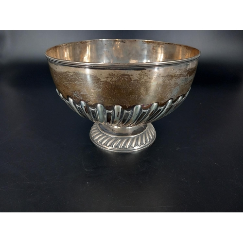 224 - A large hallmarked silver fruit/punchbowl height 16cm diametere 23cm and weigth 623g - hallmarked fo... 