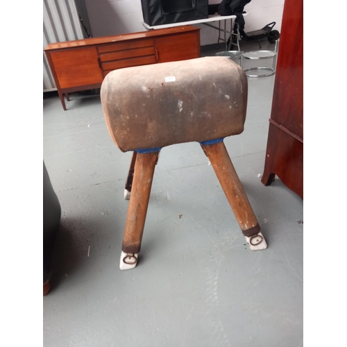 120 - A vintage vaulting pommel horse bench