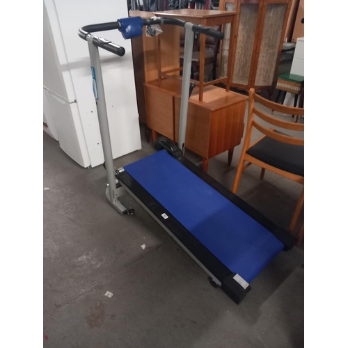 561 - A Pro fitness treadmill