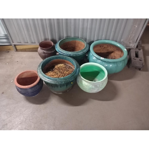 577 - 3 large planters and 3 smaller garden planters