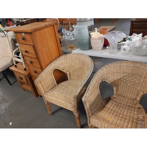 591 - Oak chest of drawers with matching bedside cabinet, two wicker chairs and step up stool