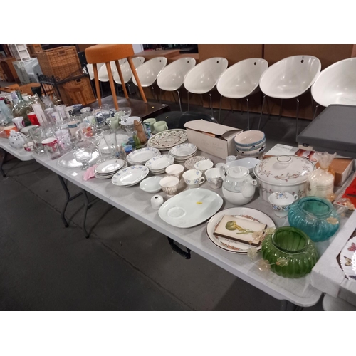 602 - Mixed decorative china and glassware