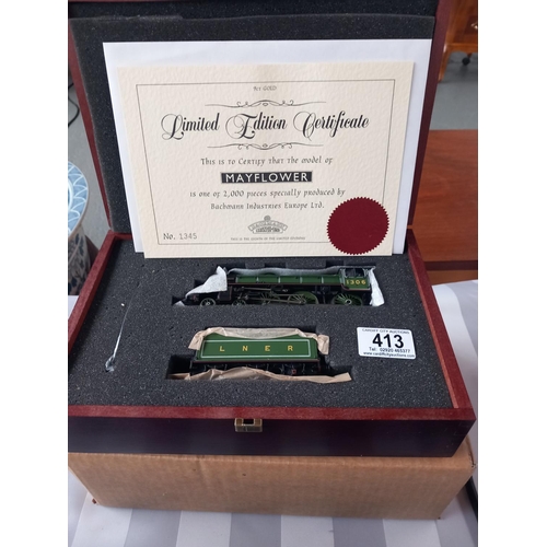 413 - Bachmann 00 gauge Class B1 4-6-0 Locomotive in wooden presentation box with limited edition certific... 