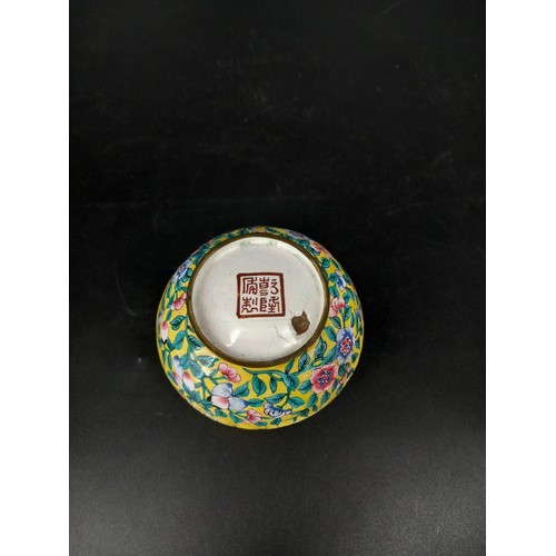 200 - A Quing Dynasty the Reign of Emperor Quianlong (1735-1796) enamel circular box and cover floral and ... 