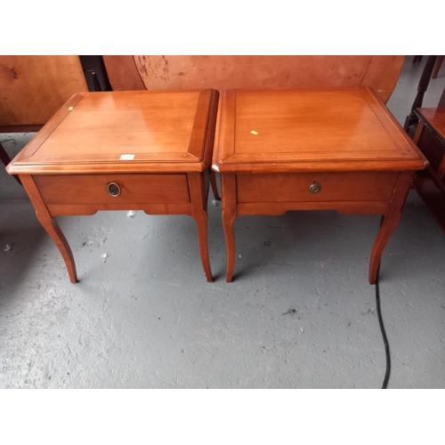 124 - Pair of occassional/lamp tables