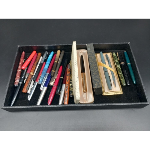 222 - A collection of vintage pens to include three with 14k gold nibs a Conway Stewart, a Swan 