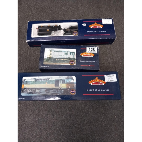 128 - Boxed Bachmann 32-102 08 Diesel Shunter 08623 BR Blue, boxed Bachmann 32-503 Standard class 5MT 7303... 