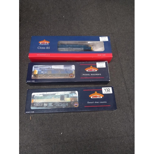 132 - Boxed Bachmann 32-410 Class 25/2 Diesel BR Blue, boxed Bachmann 31-677 Type AL5 electric E3056 BR Bl... 