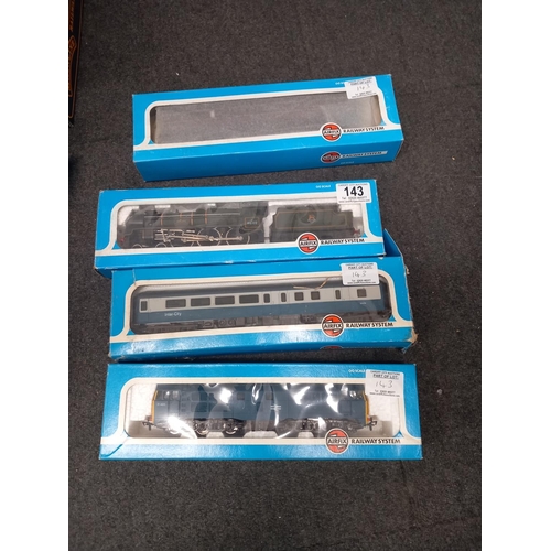 143 - A boxed Airfix A1A Class 31/4 diesel locmotive (BR blue livery), a boxed Airfix 54254-2 57ft lav bra... 