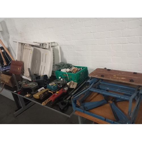 513 - Three folding deck chairs, workmate, power devil grinder together with other hand tools