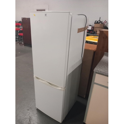 567 - A fridge freezer