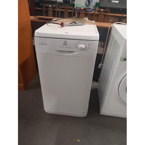 576 - An Indesit dishwasher