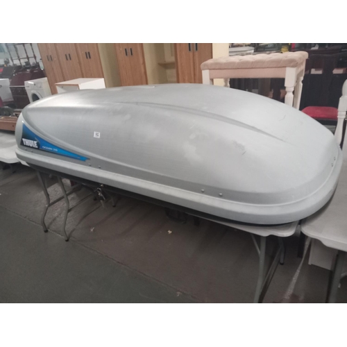 602 - A Thule ocean 200 roof box with keys