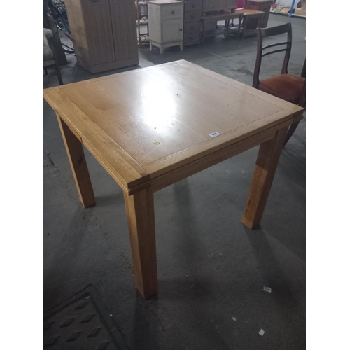 646 - A pine extending dining table