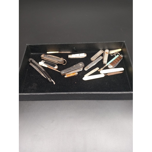 420 - A collection of vintage penknives etc