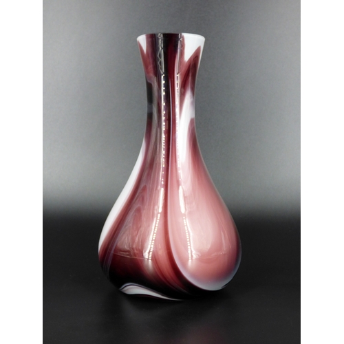 14 - Carlo Moretti large Marbled amethyst and white glass vase Murano.

Original label, height 22cm.