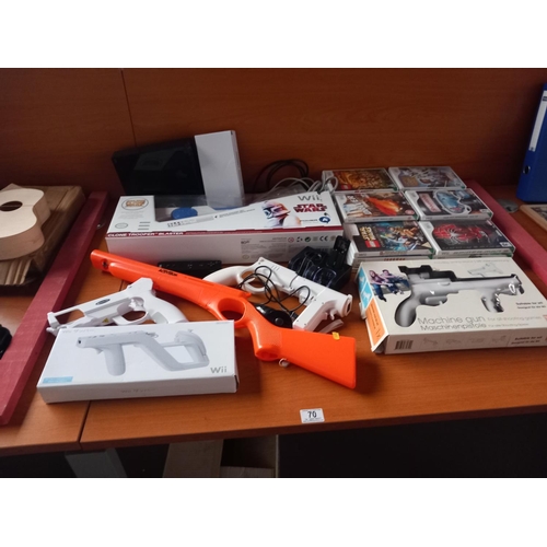 70 - A Wii console, games, guns, to include Star Wars, etc