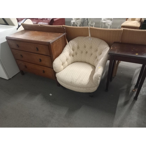 451 - An oak chest of drawers, side table and upholstered chair