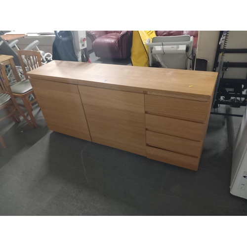 453 - A sideboard