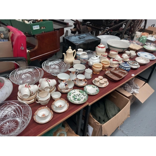 98 - Decorative household china and glass - Imari plates, part tea sets, vases, glass bowls, etc