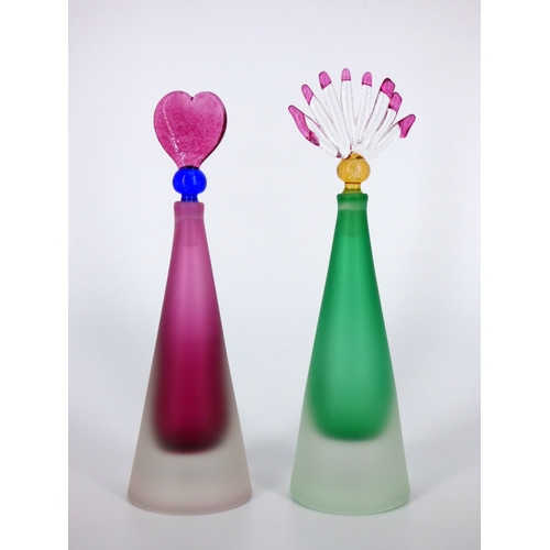 84 - Bob Crooks, two conical perfume bottles, pink and green.

Engraved signatures Bob Crooks, heights 23... 