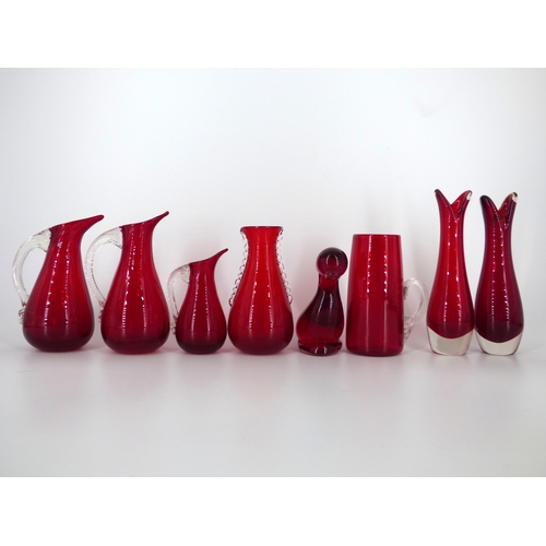 93 - Whitefriars, assorted ruby red jugs, vases, Dilly Duck and small tankard.

Heights 12.5 to 20cm.