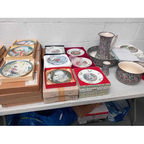 181 - A collection of collectors plates - Royal Albert, Royal Doulton and a jug and basin set