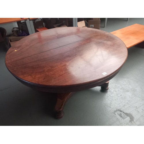 103 - A mahogany circular William IV extending dining table