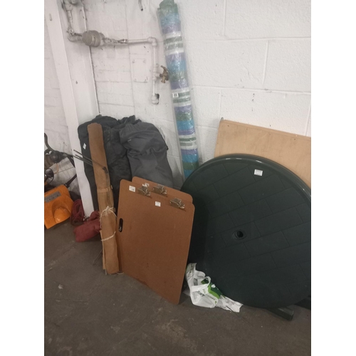 430 - A circular garden table, wind break, folding chairs etc