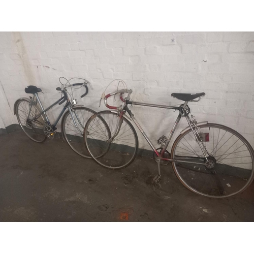 433 - A Carlton and Raleigh bicycle