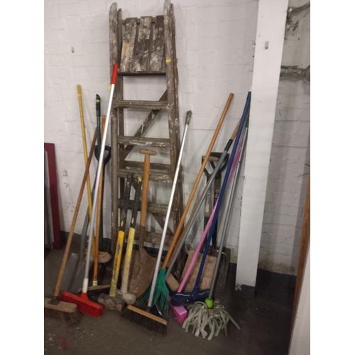 446 - Wooden step ladders, shovels, sledgehammers etc