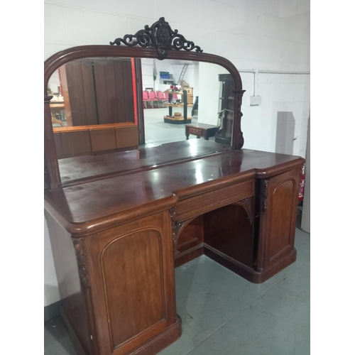 136 - A Victorian mahogany mirrored back buffet/sideboard