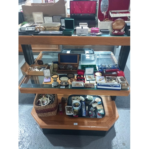 231 - A quantity of costume jewellery displayed over three shelves