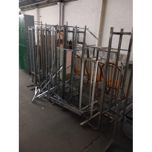 399 - 8 aluminium clothes rail with arm extensions