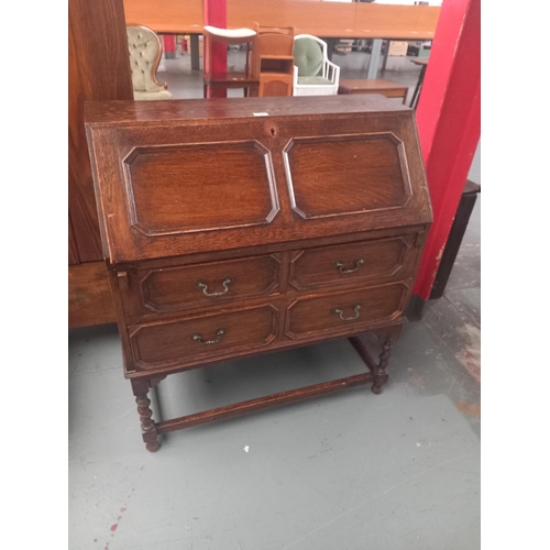 135 - An oak bureau