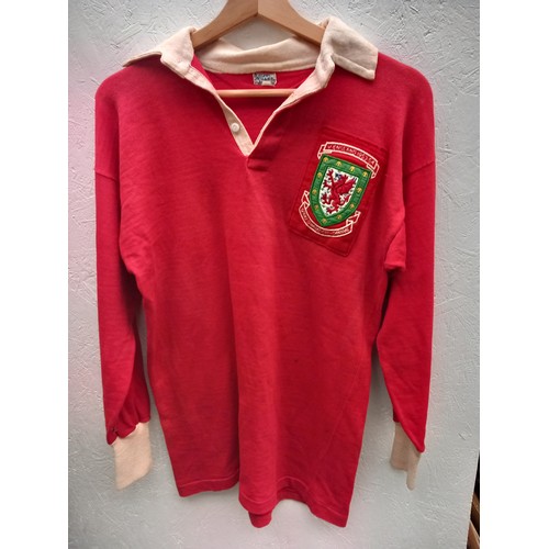 237 - Wales v England 1953 football shirt believed to have been worn in the game by Wallace Barnes (Number... 