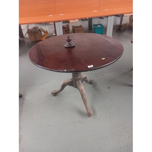 108 - A Georgian mahogany tilt top table on tripod base