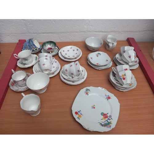 8 - Part tea sets and decorative cups and saucers