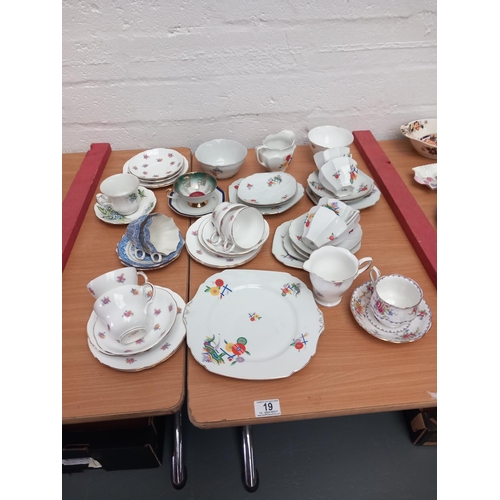 19 - Part tea sets and decorative cups and saucers