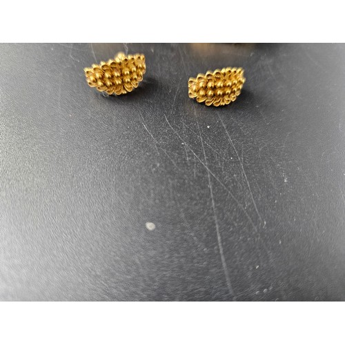 226 - Two pairs of leaf design 18k gold earrings (pierced ears) - total weight is 8 grams