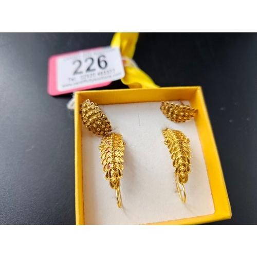 226 - Two pairs of leaf design 18k gold earrings (pierced ears) - total weight is 8 grams